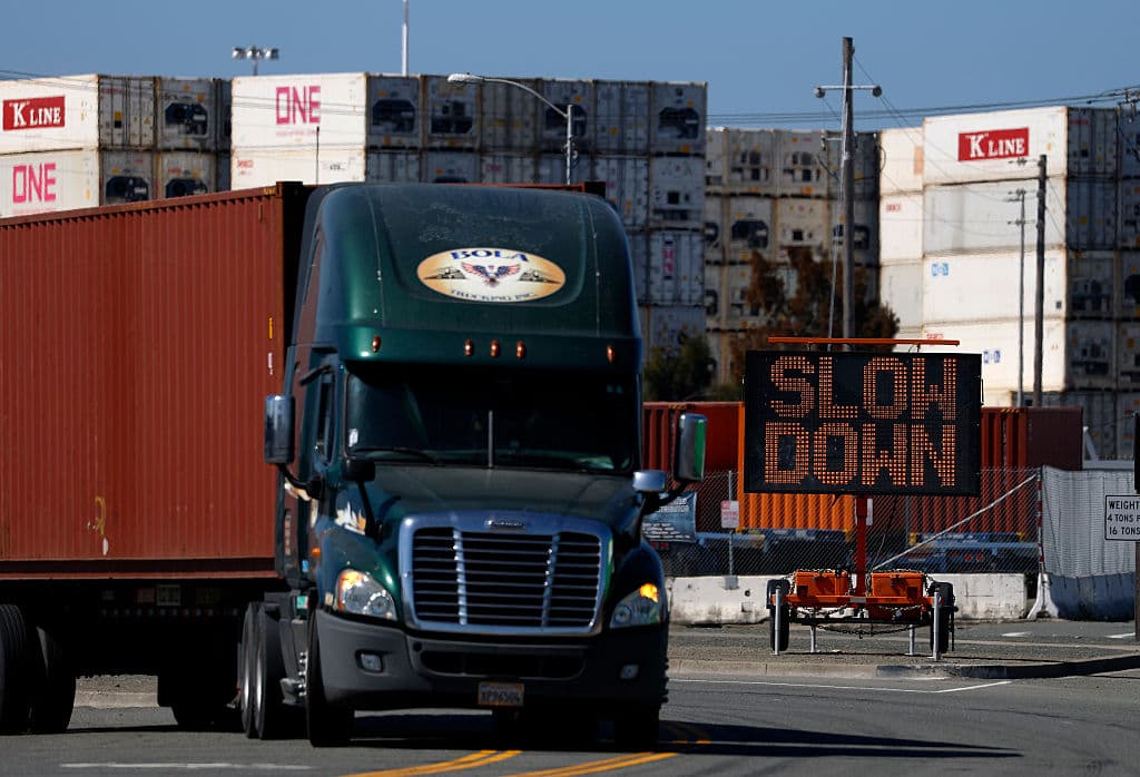 El dilema de trabajar en EEUU sin hablar inglés: con Trump, los camioneros están perdiendo sus licencias