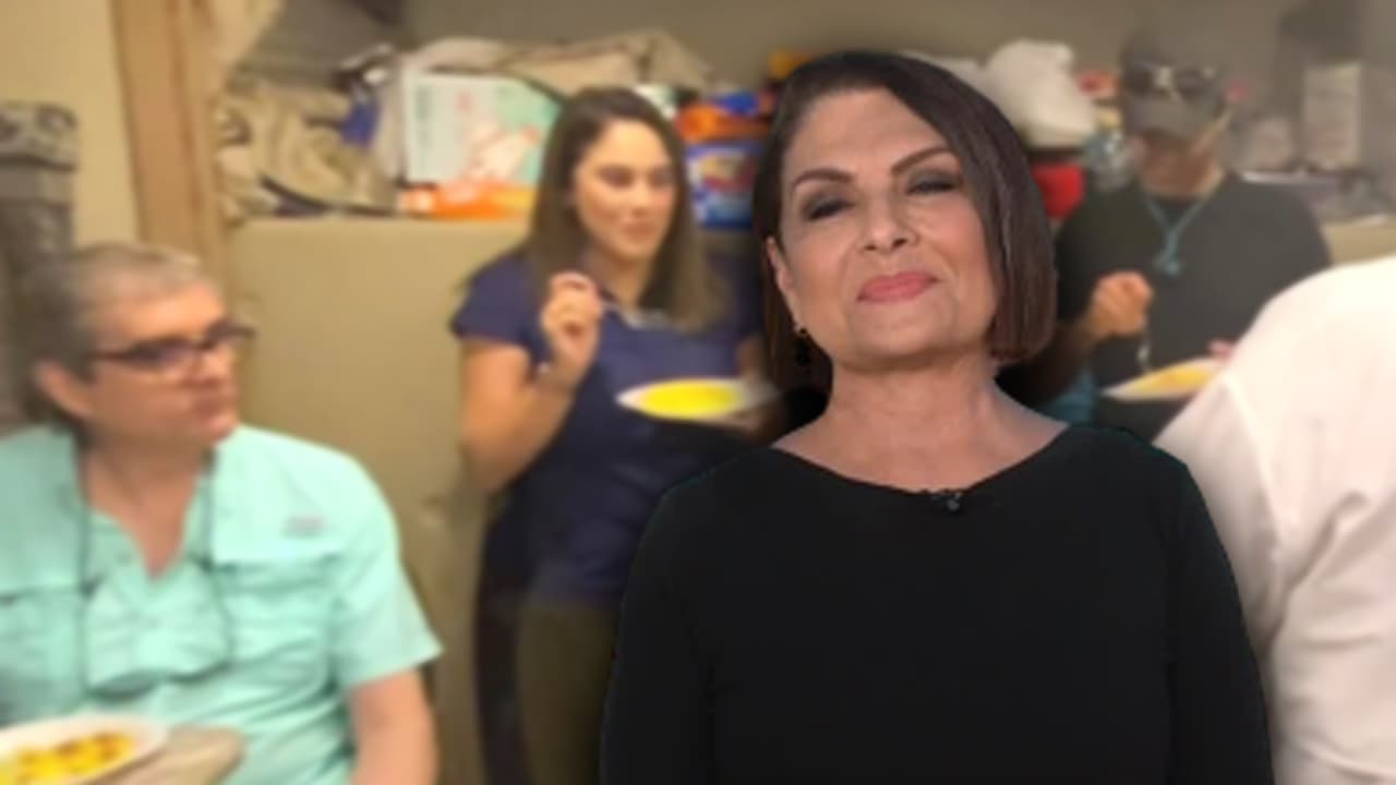 María Antonieta Collins mostró cómo son las comidas del equipo de Univision en la cobertura del huracán Ian