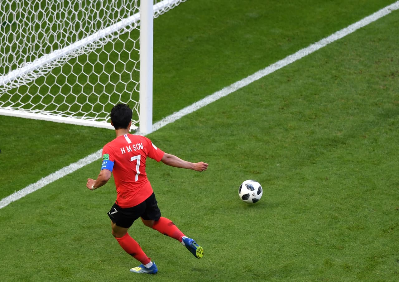 Otra vez en el tiempo de reposición, Corea consiguió el 2-0 y esta vez por intermedio de Son que aprovechó que Neuer estaba fuera del arco y solo tuvo que empujar la pelota.