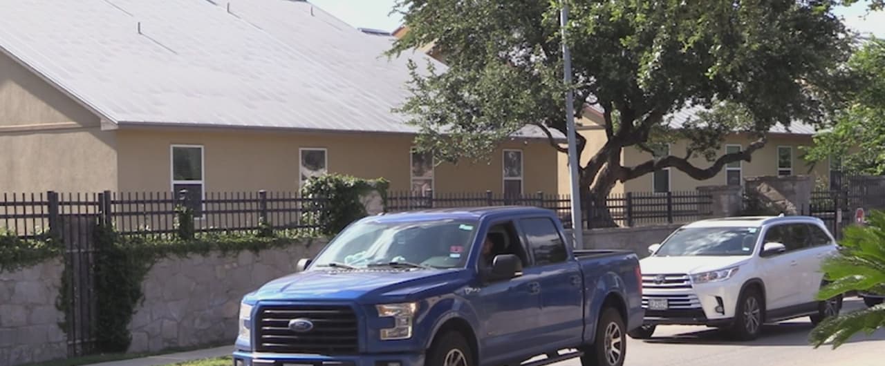 La movilización de las autoridades se dio cuando se reportó una posible presencia de explosivos, que provocó el desalojo de los residentes a 150 yardas a la redonda de la casa de la familia.