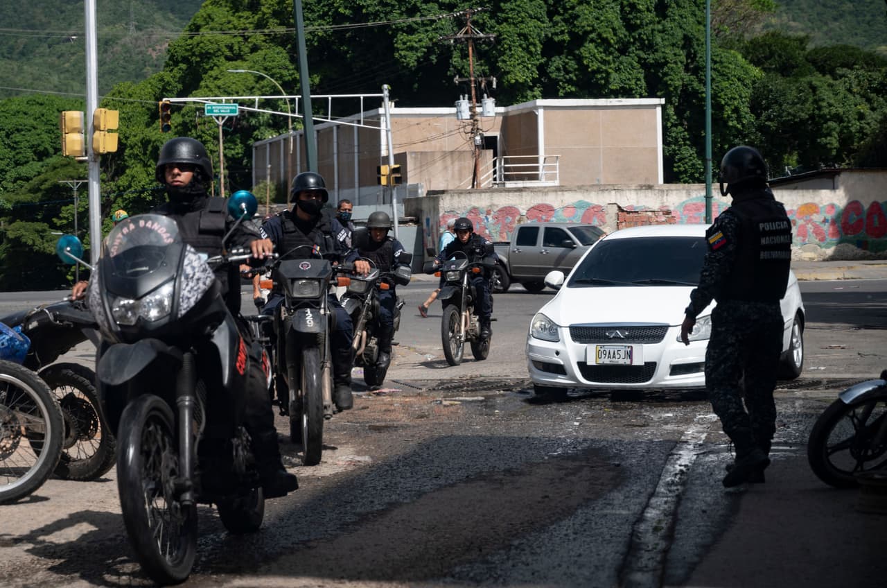 Caracas es "zona de guerra" por segundo día consecutivo con enfrentamientos entre policía y bandas criminales