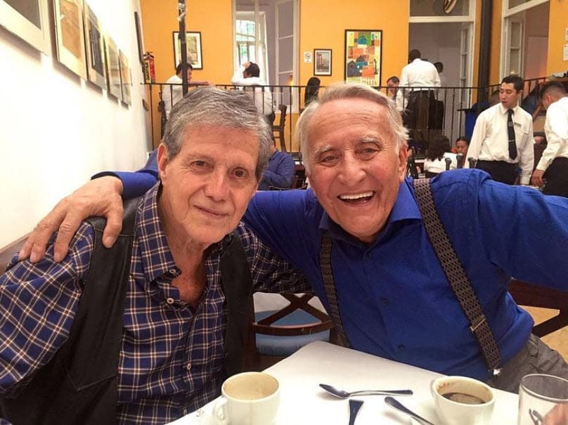 También compartió que el 4 de abril se casaron y el actor
<b>Héctor Bonilla</b> les dio la bendición: "Tuvimos la oportunidad de
<b>casarnos en estos últimos días</b>, ya nos habíamos casado anteriormente, pero esta fue una bendición especial que nos dio Héctor Bonilla".
<br>