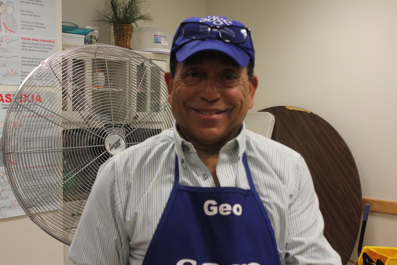 "Siento el rechazo de la gente", dijo Genaldo Genao, un dominicano maestro en educación que trabaja a medio tiempo en SAGE.