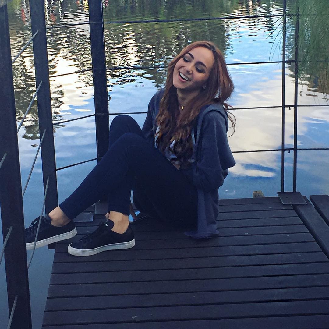 Daniela le tiene pánico a los reptiles y a los tiburones, pero ama montar a caballo.