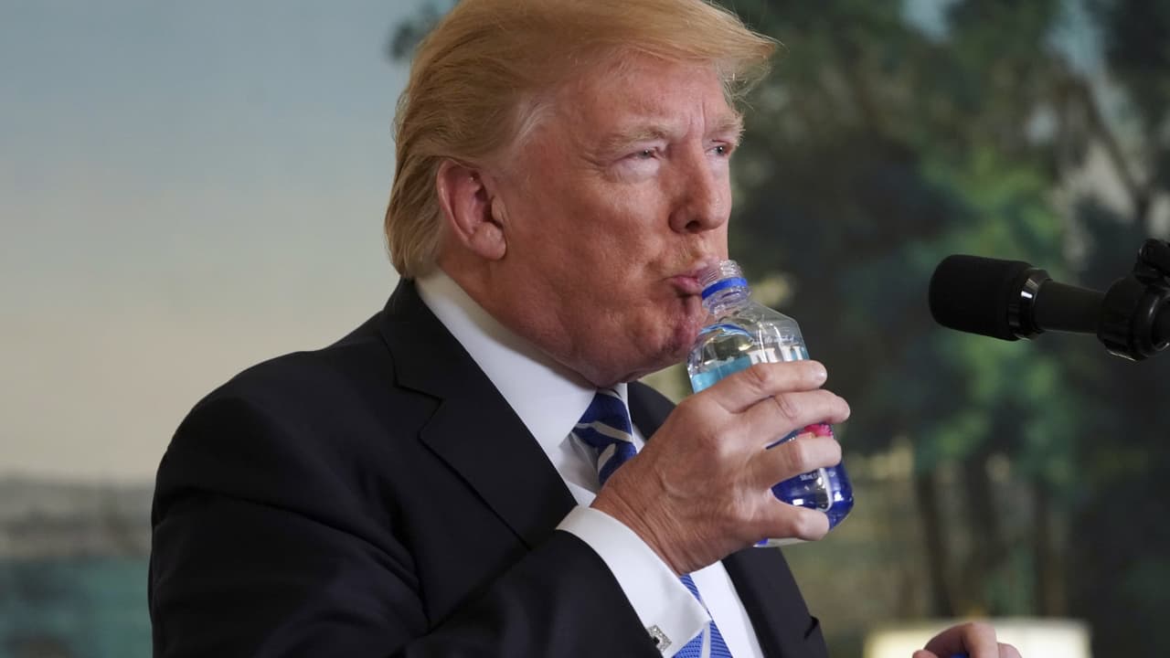 Video: Donald Trump hizo en vivo lo mismo que tanto le criticó a Marco Rubio