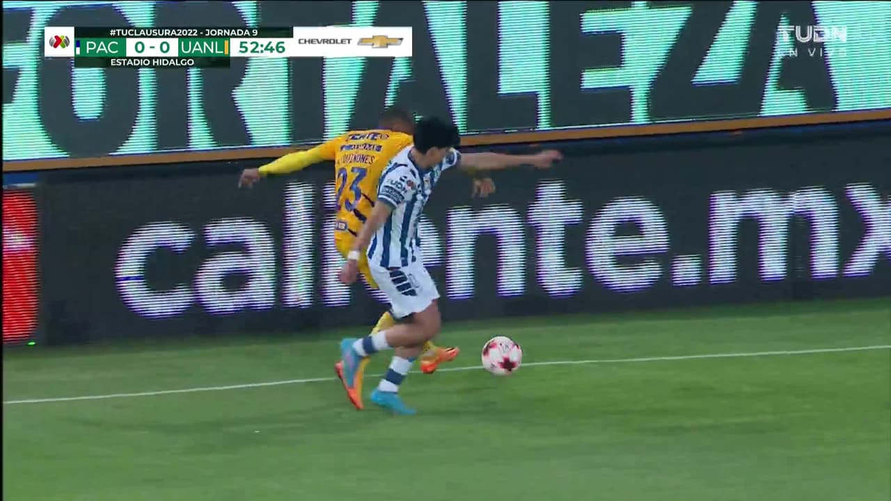 ¡TIRO ATAJADO! disparo por Nicolás Ibáñez.