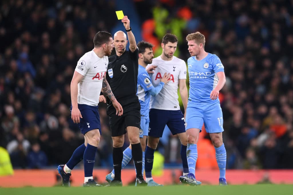 Arsenal se quita la espina del prtido pasado y vencen 2-1 al Brentford, Chelsea sufre de más, pero logra vebncer 0-1 al Crystal Palace, Liverpool no sufre en casa y vencen 3-1 al Norwich City y el Manchester City logra empatar el encuentro en dos ocasiones, pero Harry Kane aparece al 90+5 para poner el 2-3 definitivo a favor del Tottenham.