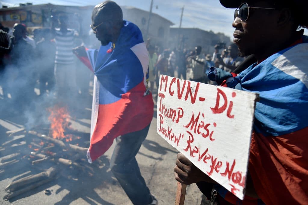 Trum negó haber dicho los comentarios que le atribuyen, aunque admitió que utilizó un "lenguaje duro" al referirse a sus pronunciamientos sobre estos países. Sin embargo, los asistentes a la reunión reafirmaron sus declaraciones.