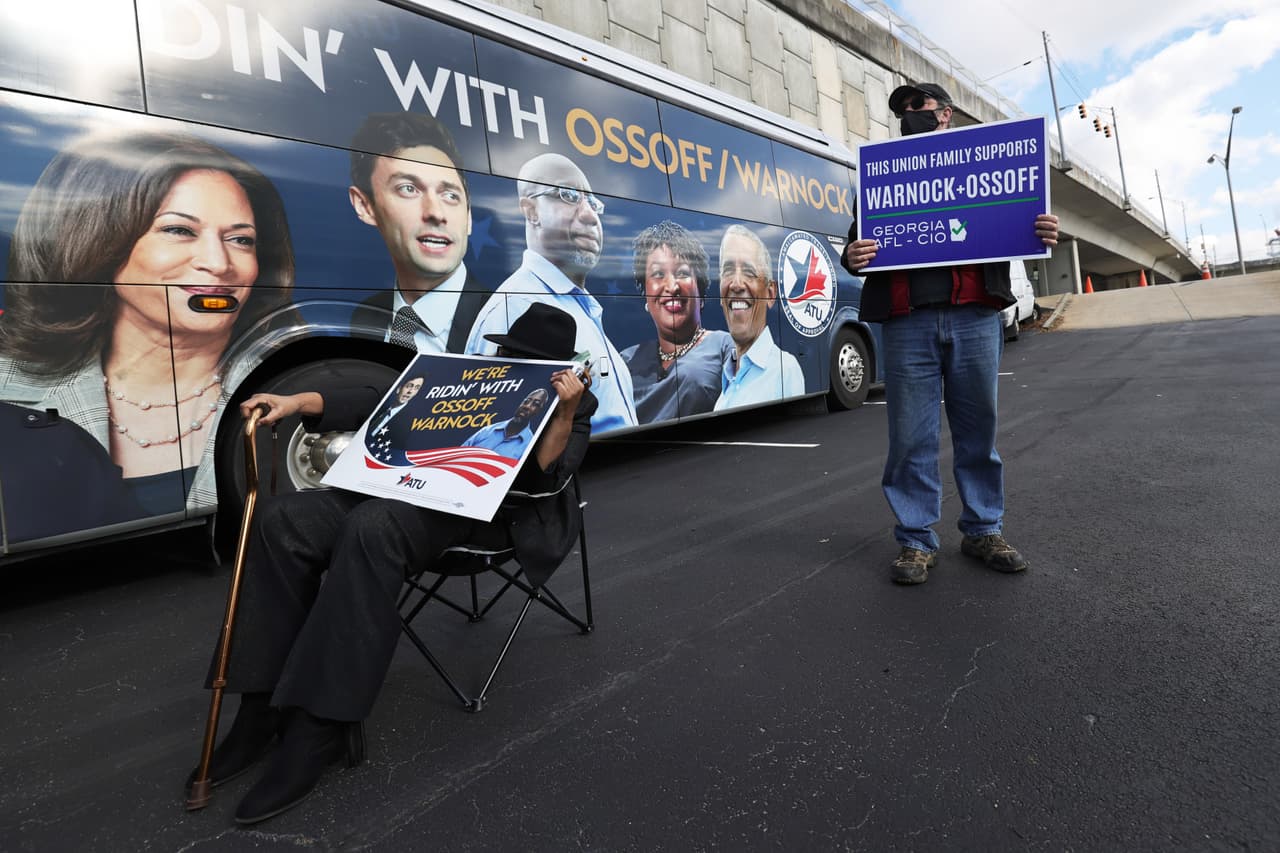 Demócratas de Chicago dieron una mano a sus colegas de Georgia en contienda al Senado