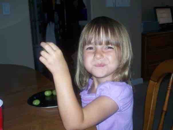 “Mi hija era muy inteligente, habíamos hablado constantemente sobre el fentanilo y sus peligros, habíamos leído recortes de periódicos sobre casos de jóvenes que se habían envenenado”, dijo la madre de Trinity.