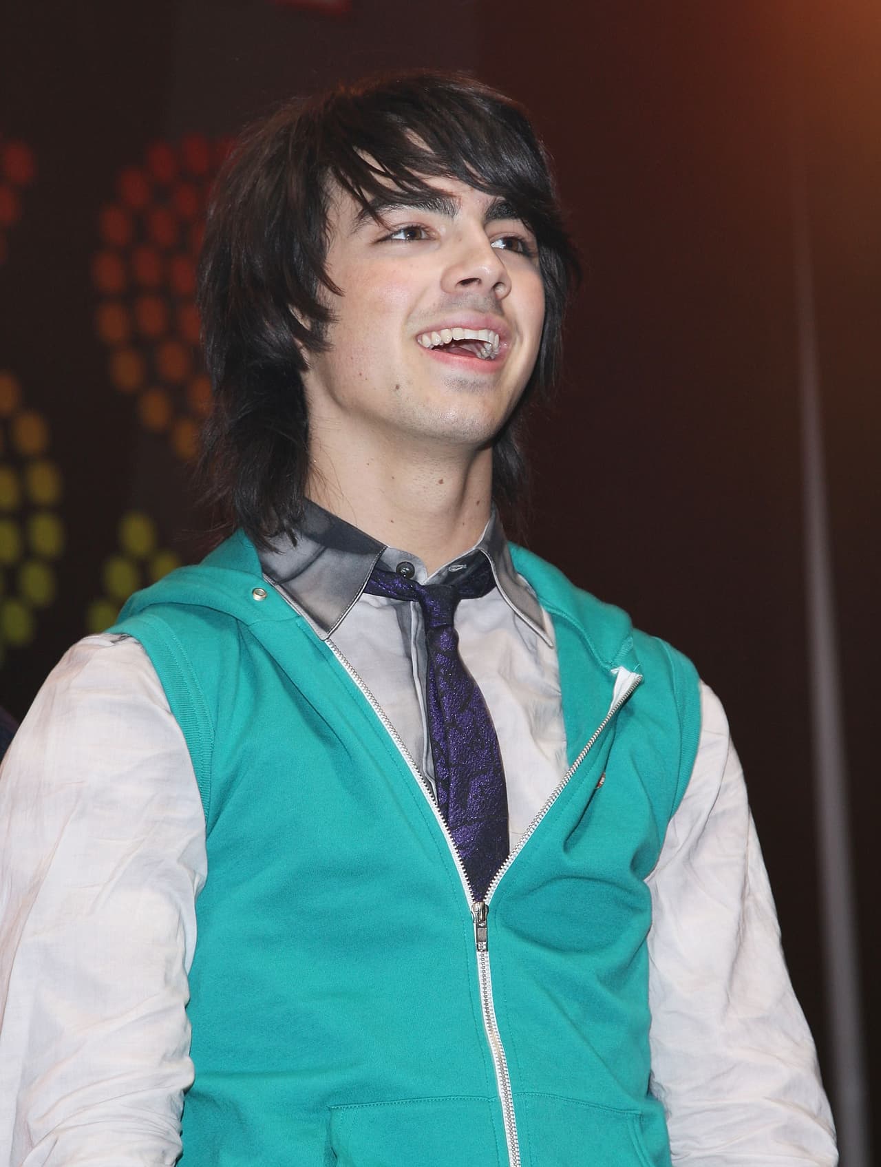 En 2011, Joe Jonas anunció sus planes de lanzar un álbum en solitario, que fue publicado en octubre de ese año y llevó por título 'Fastlife'.
