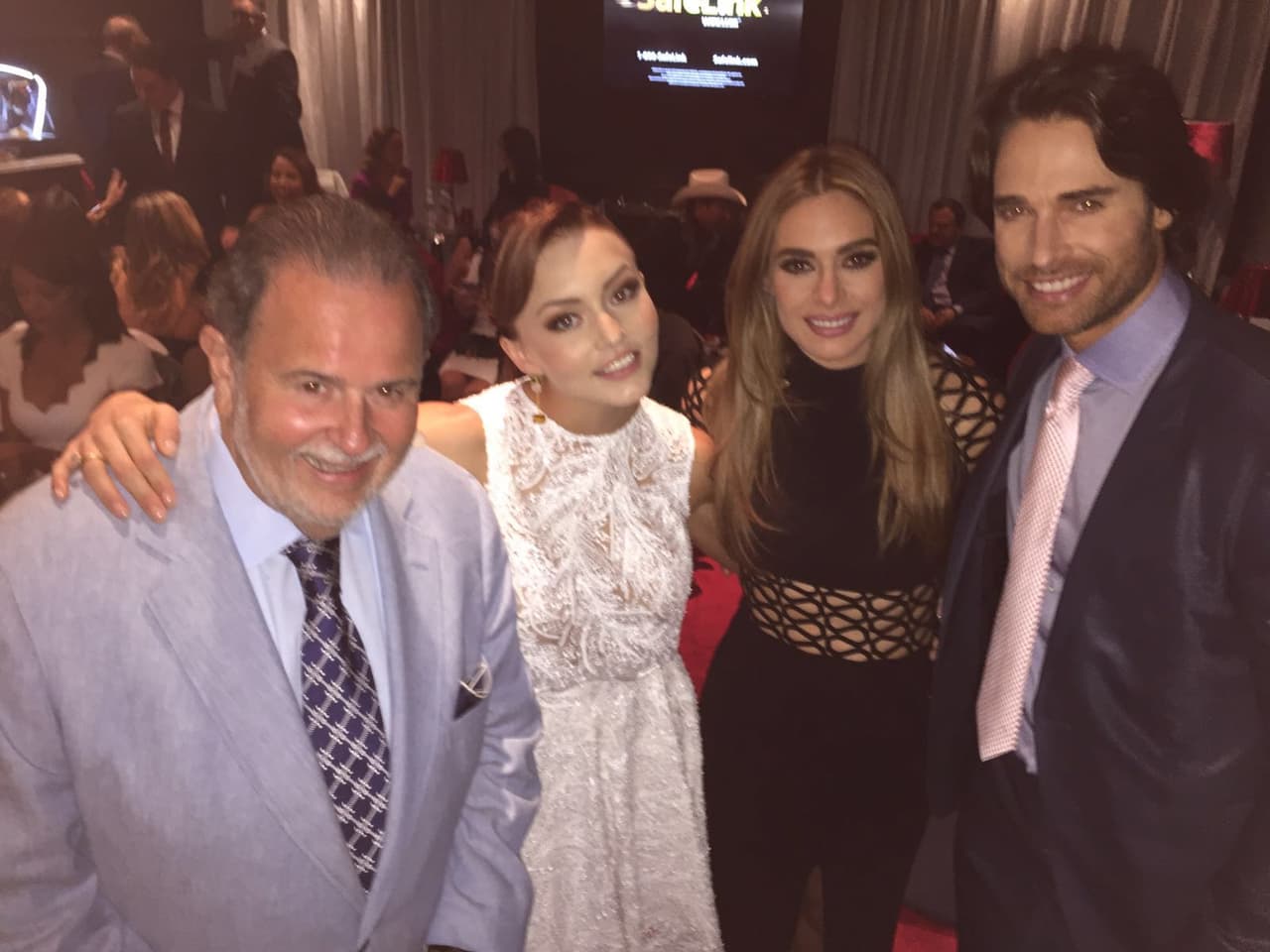 Raúl de Molina y Sebastián Rulli con las bellas Galilea Montijo y Angelique Boyer.