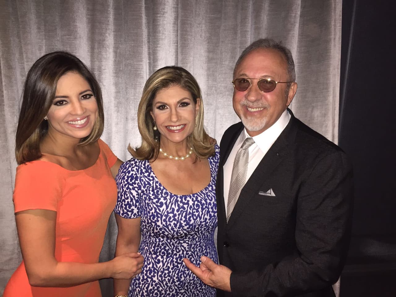 Pamela Silva Conde, Teresa Rodríguez y Emilio Estefan.