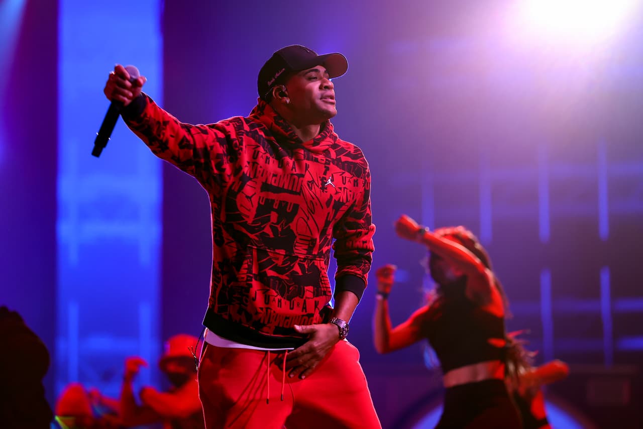 Randy Malcom y Alexander Delgado, además podrían ganar el premio Colaboración Del Año - Urbano, por su tema 'Patria Y Vida'.