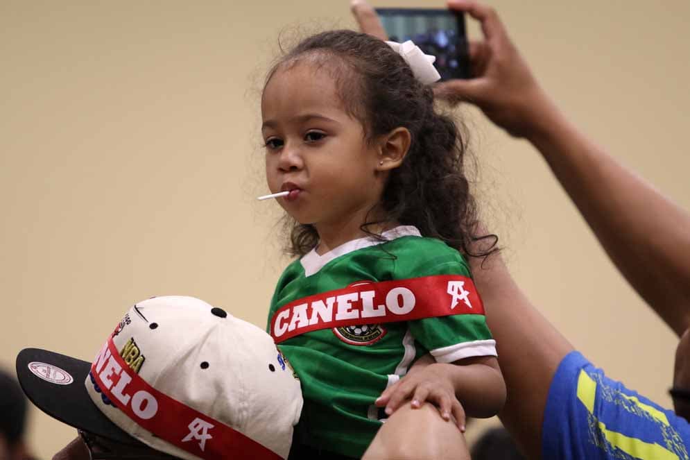 Que mejor combinación, la playera de la selección y la banda roja de 'Canelo'.