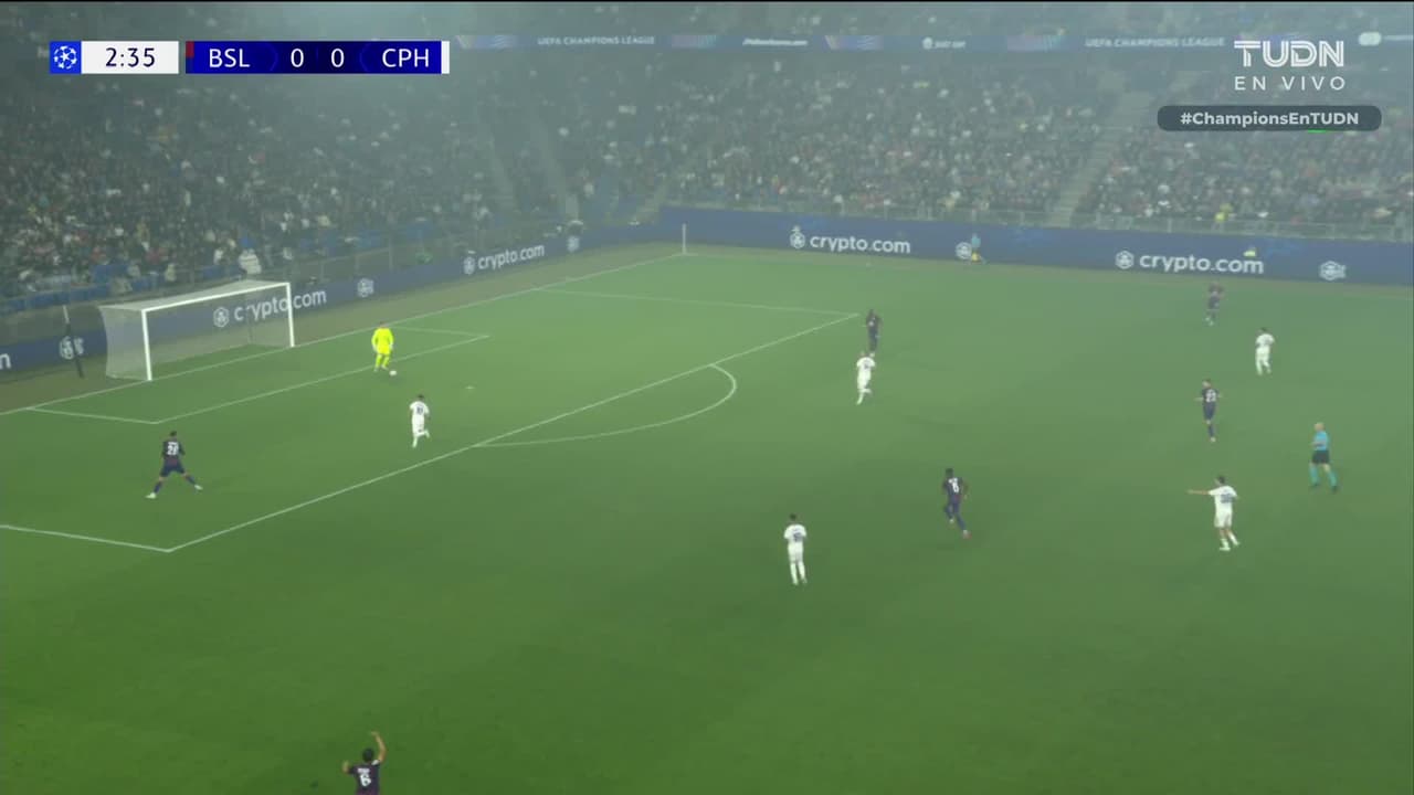 ¡TIRO ATAJADO! disparo por Albian Ajeti.