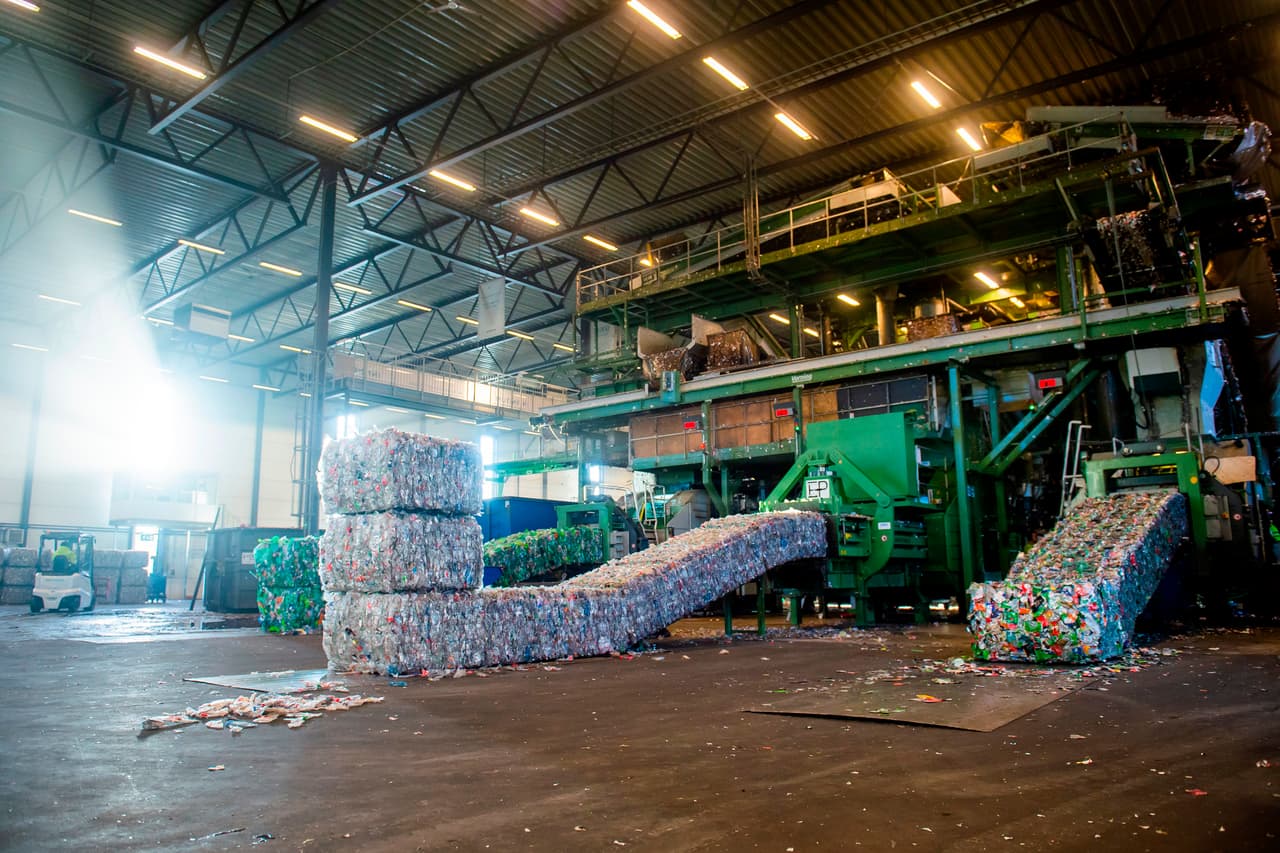 Una vista general de la planta de reciclaje. Francia y Reino Unido solo reciclan 60% de su plástico y apenas están considerando establecer un sistema de depósito, la clave del éxito en el manejo de ese desecho en Noruega.