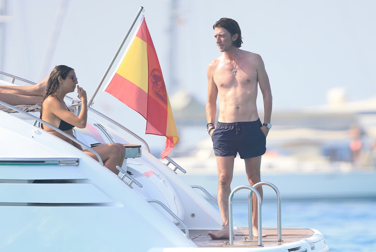 Y claro, también de buena compañía, como vemos con estas bellas chicas.