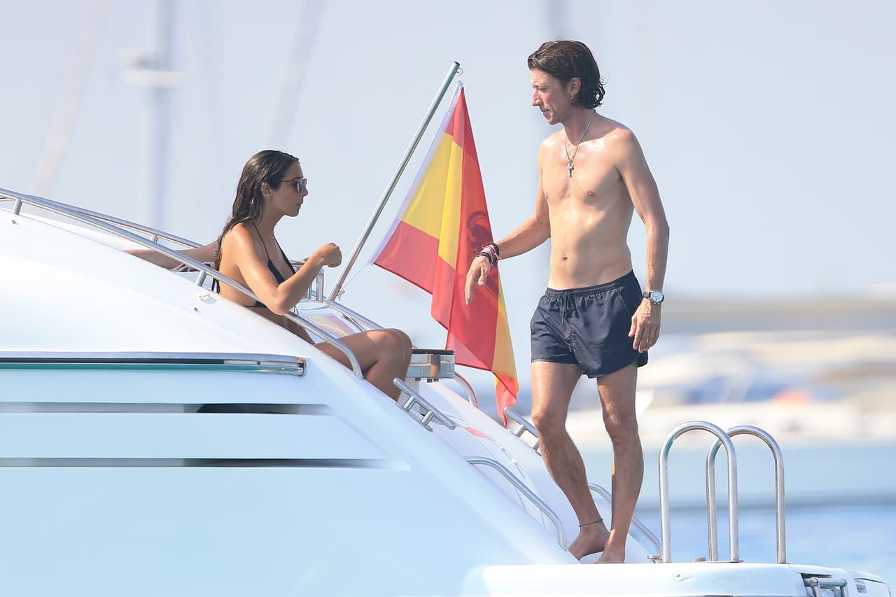 Nicolás Vallejo-Nágera platicó largo rato con las lindas chicas.