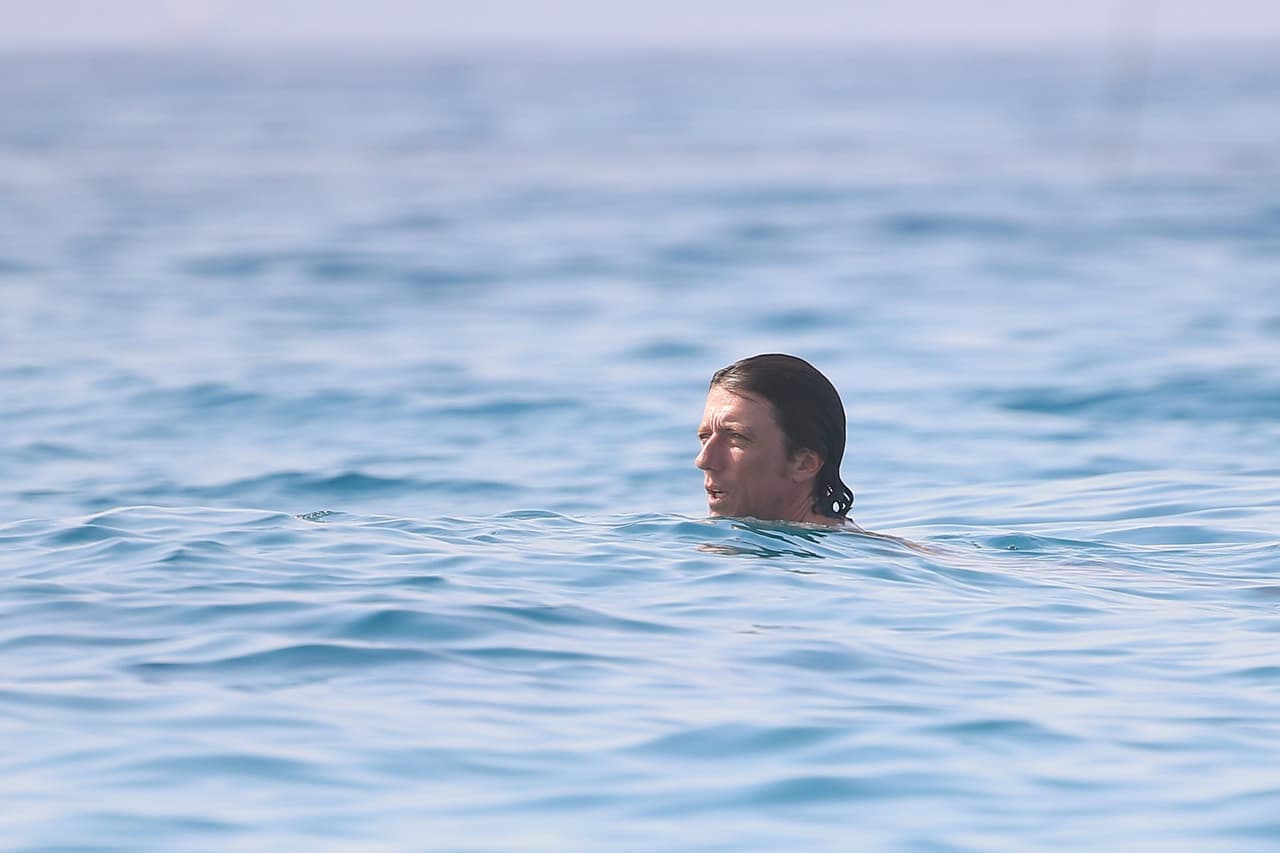 Disfrutó del mar unos cuantos minutos.