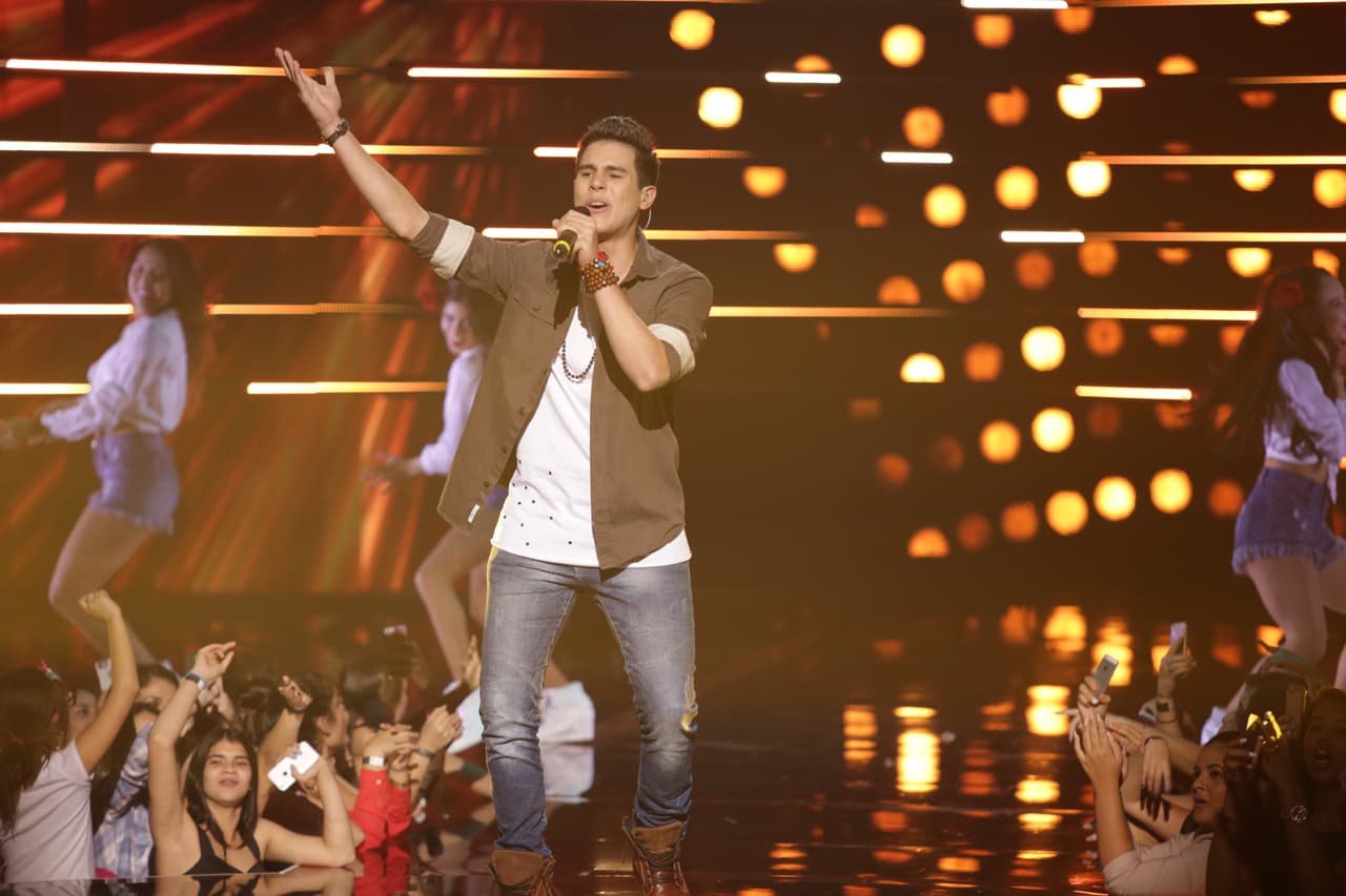 Una noche donde se le hizo honor al Latin GRAMMY, hubo sorpresas y la eliminación de un chico más. Esta noche le dijimos adiós a Sebastián y los jueces, además de no tener paciencia, fueron difíciles de complacer.