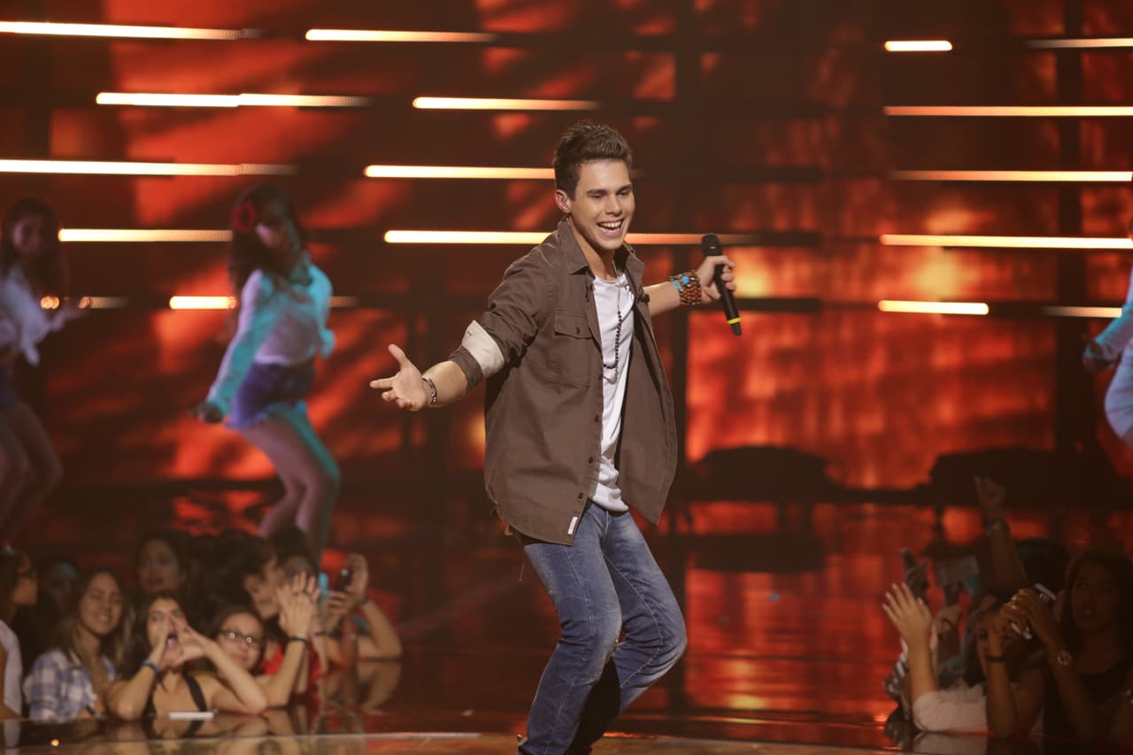 Una noche donde se le hizo honor al Latin GRAMMY, hubo sorpresas y la eliminación de un chico más. Esta noche le dijimos adiós a Sebastián y los jueces, además de no tener paciencia, fueron difíciles de complacer.