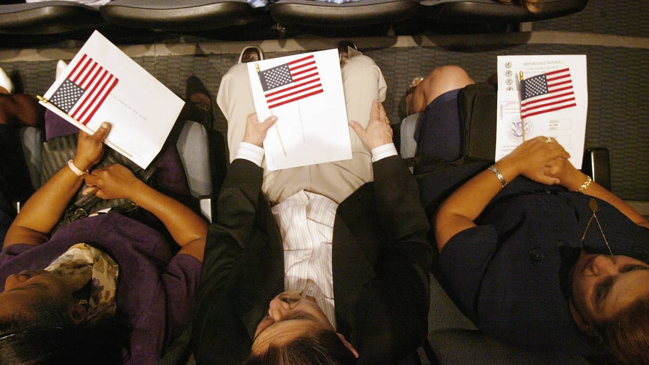 ¿Tras obtener la ciudadanía de EEUU es posible pedir a tu madre o hermano? Un abogado responde