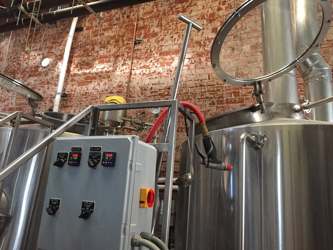 La cerveza se elabora en un día y se toma 14 dias para procesarse.