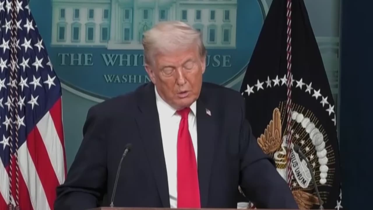 Trump exige apoyo estatal para deportaciones mientras demócratas frenan fondos para ICE