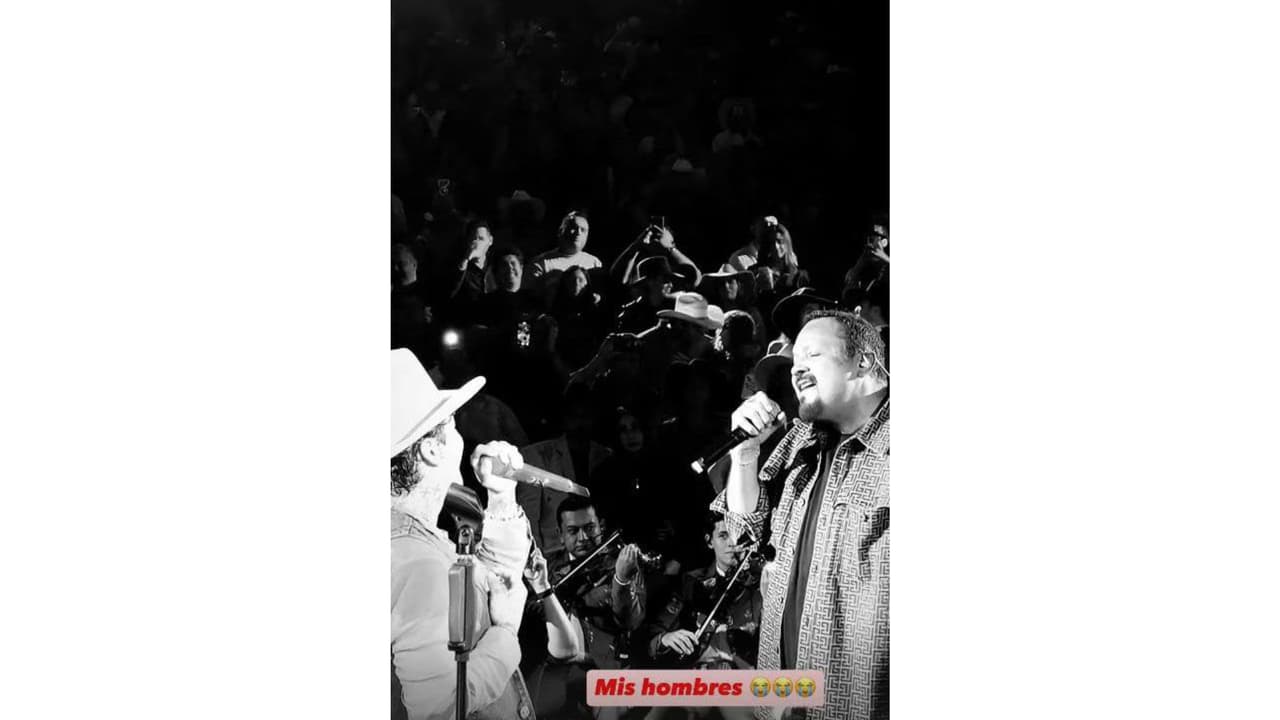 Nodal y Pepe Aguilar sorprendieron al cantar juntos por primera vez.