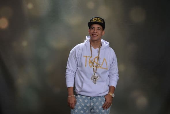 Y no podía faltar 
<b>Daddy Yankee, que las complementa con su eterno 'bling bling</b>', como si 'El Cangri' necesitara de algún accesorio para brillar más.