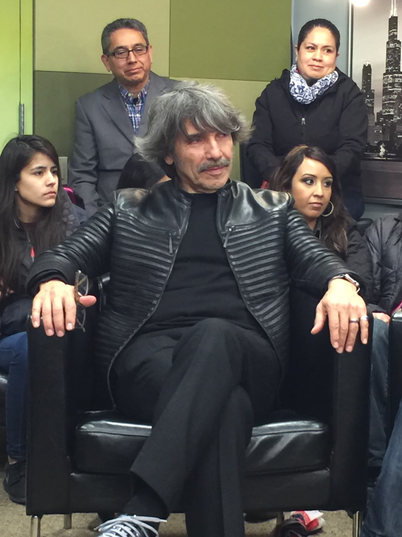 "Estamos como si hubiéramos pasado una guerra, como si yo hubiera estado en un continente y ella en otro. 
<b>No es fácil</b>, por un lado es refrescante, pero ha sido muy largo y 
<b>se pueden suscitar circunstancias que te hacen dudar</b>, pensar", contó a 
<a href="https://www.eluniversal.com.mx/espectaculos/no-puedo-vivir-sin-amanda-diego-verdaguer-tras-separacion" target="_blank">El Universal</a>. 
<br>