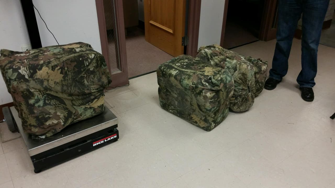 Cuarenta arrestos, más de una tonelada de droga decomisada, dos armas de fuego incautadas y tres autos robados fueron recuperados en una operación de cuatro días del Departamento de Seguridad Pública de Arizona (DPS).