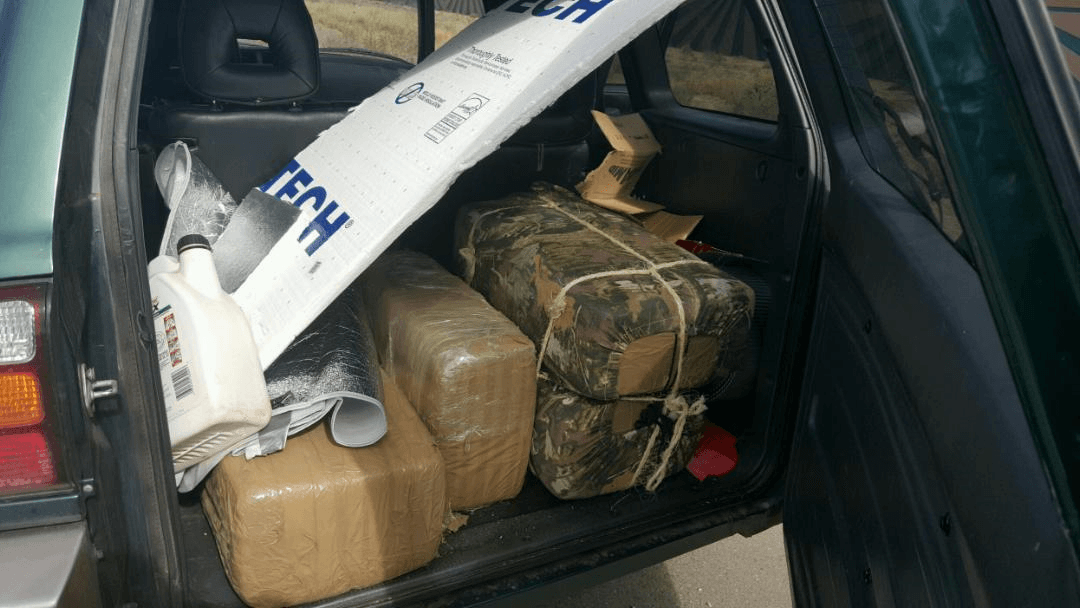 Cuarenta arrestos, más de una tonelada de droga decomisada, dos armas de fuego incautadas y tres autos robados fueron recuperados en una operación de cuatro días del Departamento de Seguridad Pública de Arizona (DPS).