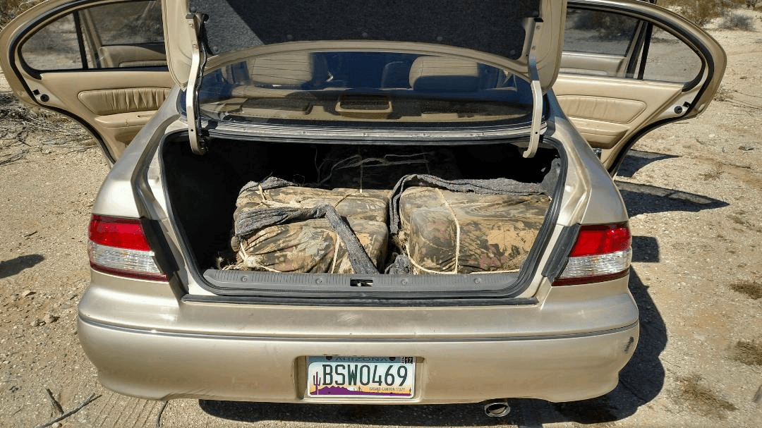 Cuarenta arrestos, más de una tonelada de droga decomisada, dos armas de fuego incautadas y tres autos robados fueron recuperados en una operación de cuatro días del Departamento de Seguridad Pública de Arizona (DPS).