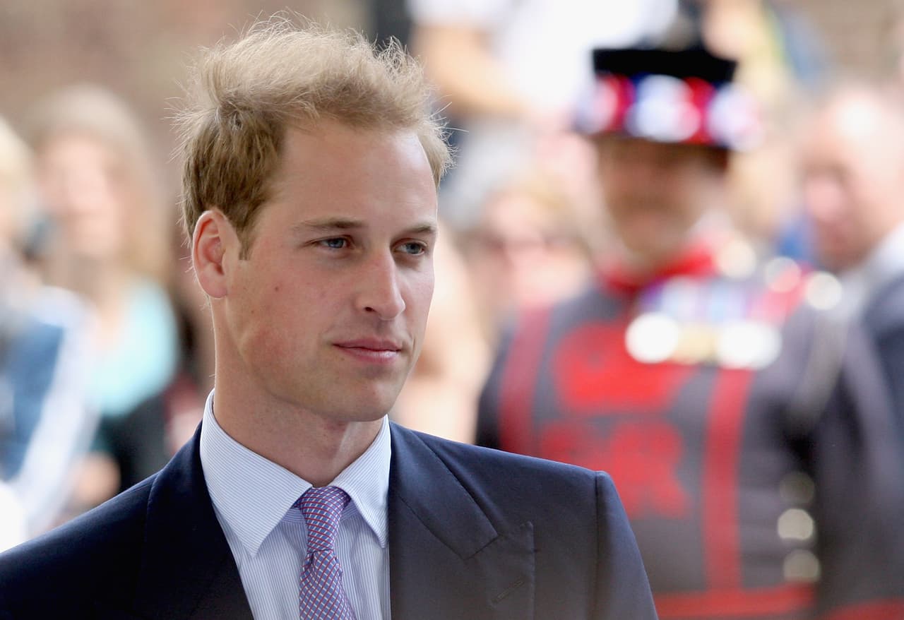 En 2005 realizó sus primeros actos oficiales, representando a la reina Isabel en el aniversario del fin de la Segunda Guerra Mundial.