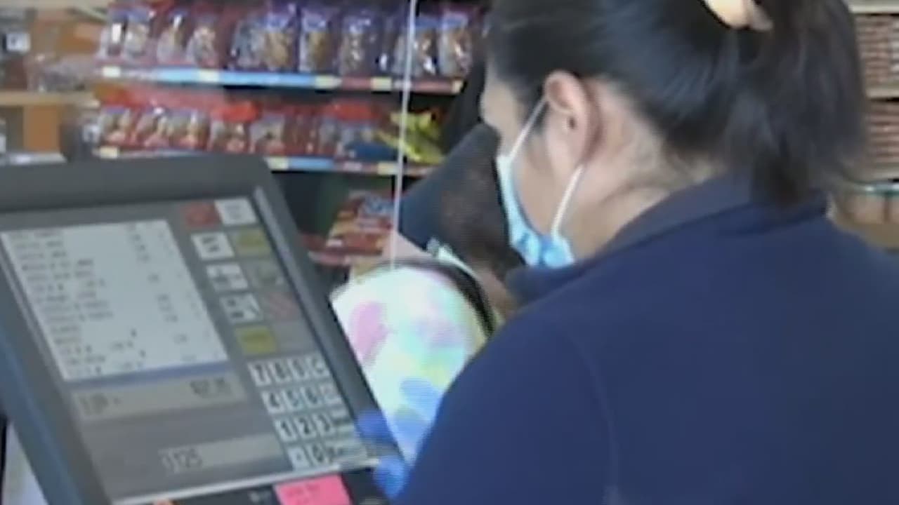 2) Las familias no necesitan solicitar la ayuda P-EBT. Los criterios de elegibilidad se basan en los requisitos del Departamento de Agricultura de EEUU.