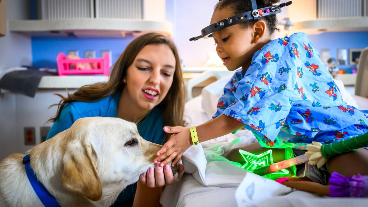 Crosby desempeñará un papel fundamental al 
<b>brindar consuelo, apoyo y una sensación de normalidad a los pacientes durante sus estadías en el hospital.</b>