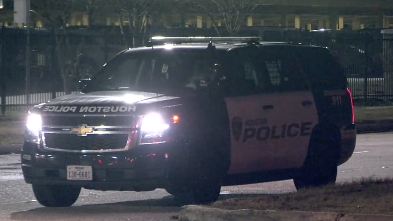 Los hechos ocurrieron el viernes alrededor de las 12:30 am cerca del aeropuerto Intercontinental George Bush de Houston, en la cuadra 5700 Will Clayton Parkway.