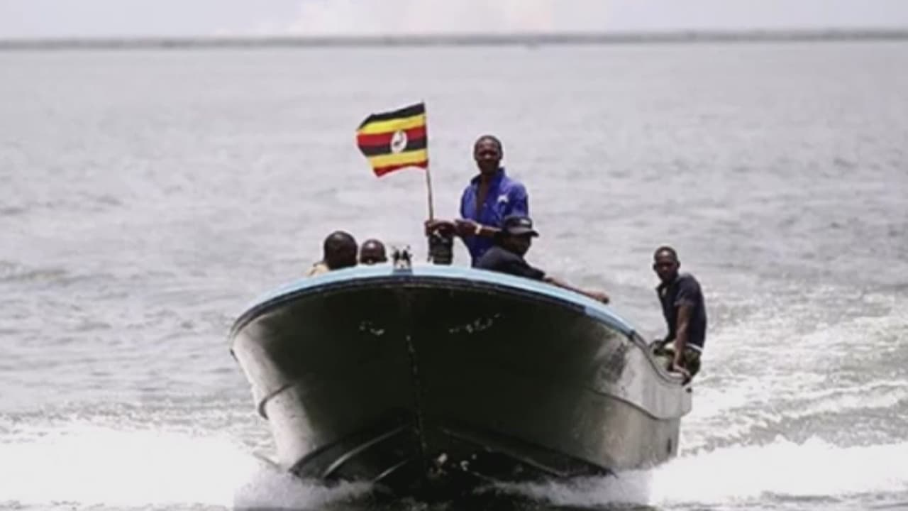 Barco naufraga en Uganda con equipo de fútbol abordo