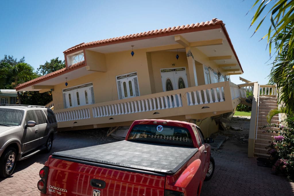 Como sabrás, Puerto Rico ha sido azotado por el que quizá ha sido el sismo más dañino en más de un siglo, pero más allá, hay quienes recuerdan que a finales de diciembre, salió en las noticias locales que
<a href="https://movisis.org/pez-remo-puerto-rico/" target="_blank">se había avistado en sus costas un enorme pez remo</a> de más de 10 pies (sobre los tres metros) de longitud.