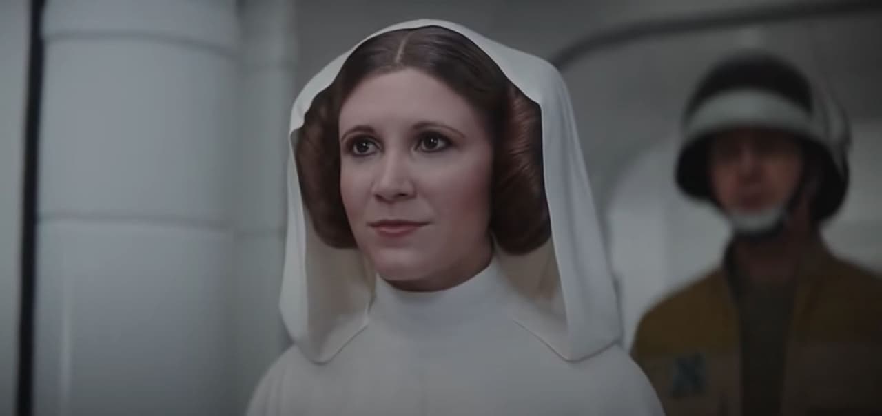 En 2016, año en el lamentablemente perdió la vida a los 60 años, ‘Rogue One: A Star Wars Story’ presentó una escena con la Princesa Leia de joven, en donde el rostro de la actriz se superpuso en el de la actriz noruega Ingvild Deila. Su voz se logró gracias a un audio de archivo.