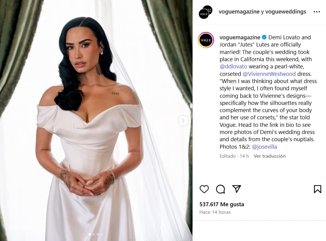Demi Lovato se casó usando un vestido de novia de Vivienne Westwood.
