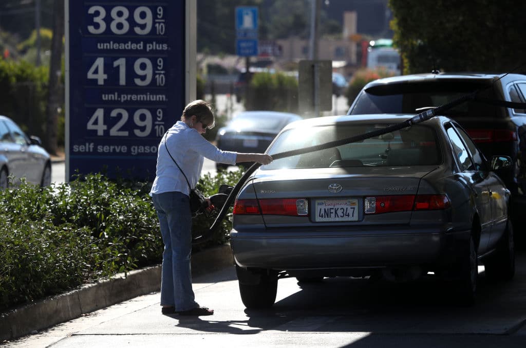 Por qué está subiendo tanto el precio de la gasolina: 4 razones que explican el alza