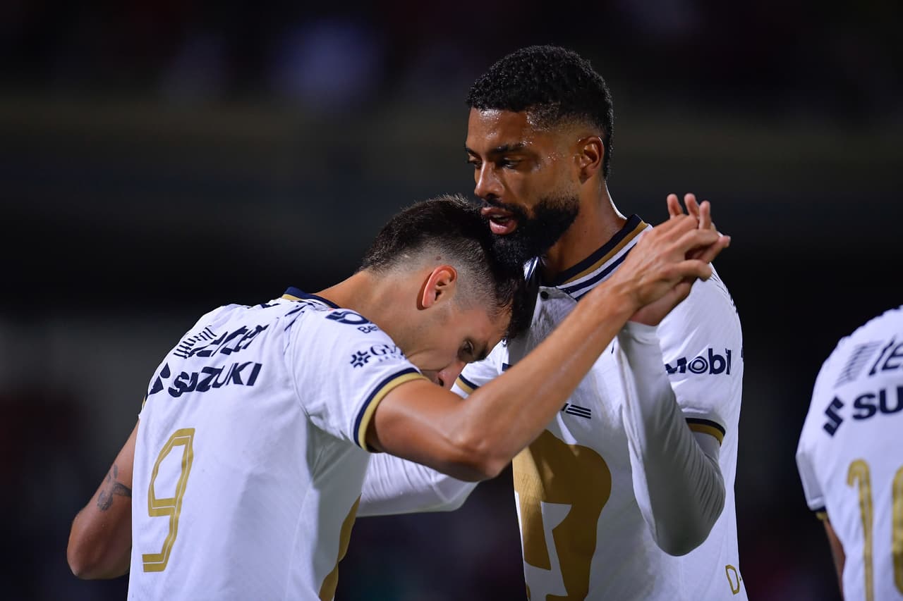 Pumas derrotó a Querétaro en la Jornada 13 y volvió a sumar puntos después de 10 fechas en el Apertura 2022. Eduardo Salvio y Juan Dinenno (con doblete) anotaron por parte de los universitarios, mientras que Ángel Sepúlveda descontó para los Gallos.