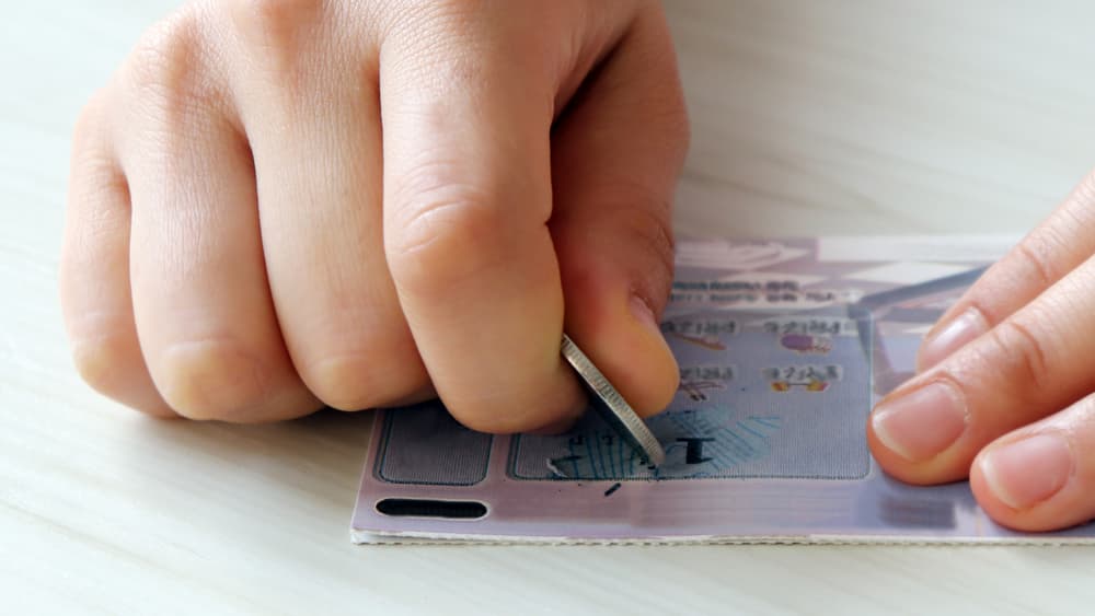 Puedes recibir dinero por diferentes vías, desde una cuenta atrasada que te pagan hasta un billete premiado. Todo es posible en este ciclo donde tu intuición se refina y tu “olfato” para la economía y las finanzas se agudiza mucho.
<br>Esta etapa será de muchas realizaciones en las que las circunstancias que se presenten cambiarán de forma impactante de la noche a la mañana. No hay nada definitivo.