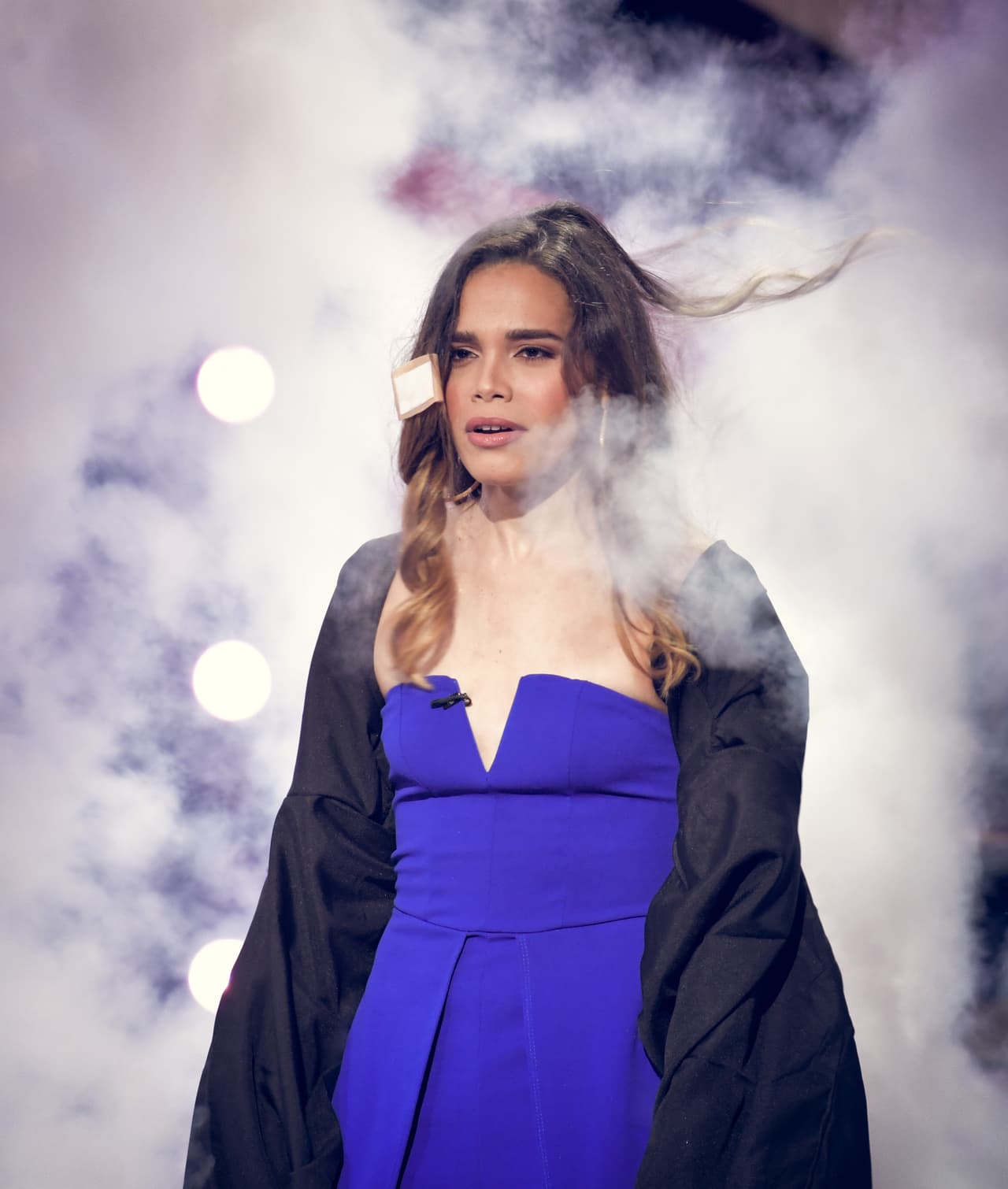 Así quedó la pobre mujer después de haber sido atacada desde todos los frentes.