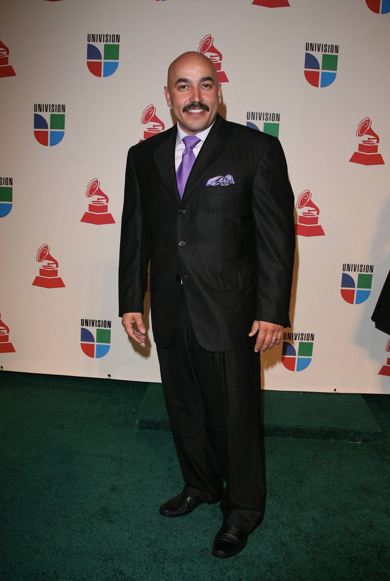 Desde el inicio de su carrera, Lupillo Rivera se ha destacado por la elegancia, por lucir siempre impecable y para ello invierte una buena cantidad de dinero en su guardarropa.