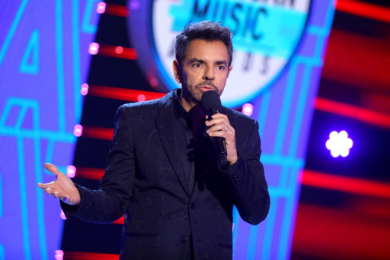 De acuerdo con el periódico mexicano 
<b><a href="https://archivo.eluniversal.com.mx/notas/269234.html" target="_blank">El Universal</a></b>, Derbez arrancó su participación en 'Latinlogues' el 19 de febrero de dicho año, pero en el escenario del Town Hall Theatre, en Nueva York, antes de trasladar la obra a Broadway.