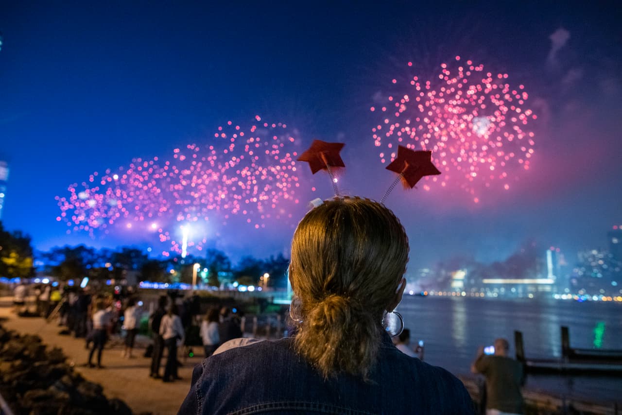 "Soy trabajadora ssencial y esto me hace sentir muy feliz y me siento orgullosa de poder estar aquí", dijo Carolin Fernández.